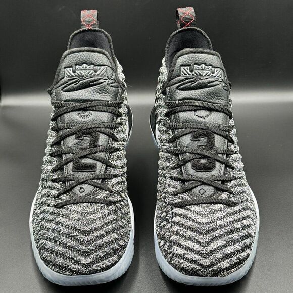 Nike LeBron 16 'Oreo' (2018) - Picture 3 of 13